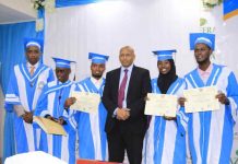 Wasiirka Warfaafinta oo ka qeyb galay xaflad qalin badalasho ah oo loo qabtay arday baratay cilmiga saxaafadda “SAWIRRO”