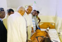 Wasiirka Arrimaha Dibadda Soomaaliya oo booqday Dadkii ku dhaawacmay Qaraxii Gaalkacyo