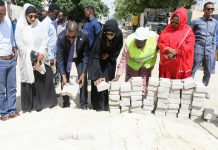 Duqa Muqdisho oo dhagax dhigay waddo interlock ah oo isku xirta Furayaasha iyo suuqa Xararyaalle