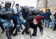 Ruushka oo xiray boqolaal Banaanbaxayaal ah iyadoo wali ay socdaan howlgalada lagula dagaalamayo xulafada Navalny.