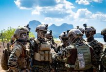 Ciidanka Kumaandooska Danab oo gacanta ku dhigay gaari walxaha qarxo laga soo buuxiyey.