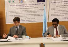 Wasiirka Howlaha guud oo heshiis ku saabsan qandaraas bixinta dhismaha waddooyinka la saxiixday shirkadda AIC