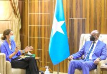 Ra’iisul Wasaare ku-xigeenka dalka oo Xafiiskiisa ku Qaabilay Safiirka ingiriiska