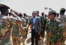 Ra’iisal wasaaraha Soomaaliya oo kormeeray fariisimo ciidan oo ku yaal Awdheegle