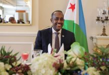 Ra’iisul Wasaaraha XFS oo ka qeyb galay Qado Sharaf uu u sameeyay Madaxweynaha D/Jabuuti Madaxda ka soo qeyb gashay caleemo saarkiisa.