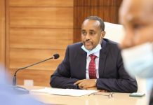 R/Wasaare Rooble oo kulan la qaatay qaar ka mid ah wakiillada beesha Caalamka