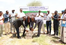 Wasiirka Wasaaradda qorshaynta Galmudug oo dhagax dhigay dhismaha cusub ee wasaaradda Qorsheynta Galmudug.