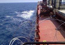 Ciidanka badda Maraykanka oo badbaadiyay shaqaale Markab xamuul ahaa