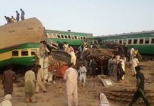 In ka badan 30 qof oo ku dhimatay laba tareen oo isku dhacay koonfurta Pakistan