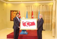 MADAXWEYNE FARMAAJO OO CASHO SHARAF KU MAAMUUSAY WAFDIGA TURKIGA IYO DIBLOMAASIYIINTOODA U JOOGA SOOMAALIYA