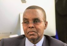 Duqa Muqdisho oo xilalkii ka qaaday Guddoomiyeyaal degmo