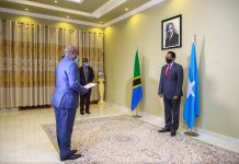 Madaxweyne Farmaajo oo Waraaqaha Aqoonsiga Ka guddoomay danjireyaasha Dalalka Tansaaniya Iyo Angoola.