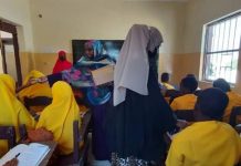 Mas’uuliyiin ka tirsan Wasaaradda Haweenka iyo Horumarinta Xuquuqda Aadanaha oo xarumaha waxbarashada ee Mu’asasada Amal gaarsiiyay agabka looga hor tago cudurka coronavirus si loo xakameeyo faafitaanka feyraska.