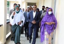 Guddoomiye Cumar Filish oo kormeeray Isbitaalka Banaadir