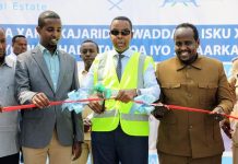 maamulka gobolka banaadir oo xarig kajar ku sameeyey wadooyin dib u dhis lagu sameeyey.