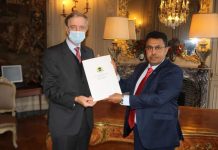 Safiirka Soomaaliya ee Biljam oo warqadihii aqoonsiga guddoonsiiyay madaxda dalkaasi