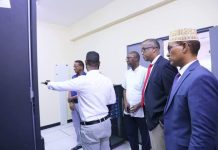 Wasiir Duraan iyo safiirka Shiinaha oo kormeeray Xarunta laga hago diyaaradaha Soomaaliya