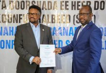 Guddoomiyaha Golaha Shacabka BFS oo la guddoonsiiyay shahaadada musharaxnimo ee Xildhibaanada Golaha Shacabka.