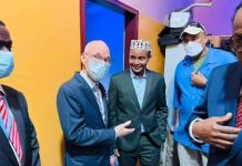 Kaaliyaha Xoghaya Qaramada Midoobey ee Afrika Mss Martha Akyaa pobee iyo Wakiilka Qaramada Midoobey ee Soomaaliya James Swan oo soo gaaray baydhabo