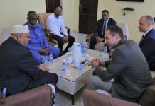 Wasiir Dubbe oo xafiiskiisa ku qaabilay safiirka Talyaaniga ee Soomaaliya