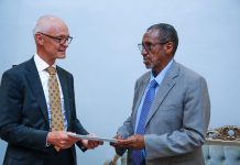 Agaasimaha guud ee habmaamuuska Wasaaradda Arrimaha Dibadda oo warqadaha aqoonsiga Danjirenimo ka guddoomay Safiirka Cusub dowladda Norwey u soo magacowday Soomaaliya