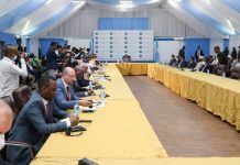 Ra’iisul Wasaare Rooble oo ay wehliyaan Xubnaha Golaha Wadatashiga Qaranka ayaa kulan la yeeshay wakiillada Beesha Caalamka