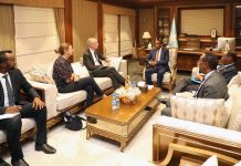 Ra’iisal wasaaraha XFS oo xafiiskiisa ku qaabilay wafdi ka socda Dowladda UK