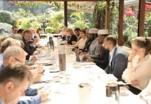 Madaxweynaha Jubbaland oo kulan la qaatay safiirada dalalka midowga Yurub ee Soomaaliya.