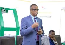 Wasiirka Gaadiidka XFS oo kulan la yeeshay Shaqaalaha Hey’adda Duulista Rayidka ah