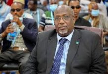 Sheekh Aadan Madoobe oo noqday musharaxii ugu horreeyay ee qaata shahaadada musharaxnimada.