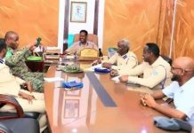 Taliyaha Ciidanka Booliska Soomaaliyeed ooshir la qaatay Taliyaha Qaybta Koowaad ee Hawl-galka Midowga Afrika ee ATMIS