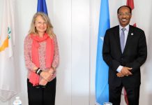 Wasiirka maaliyadda XFS oo la kulmay Safiirka Midowga Yurub ee Soomaaliya