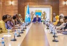 Ergeyga gaarka ah ee Madaxweynaha JFS u qaabilsan Arrimaha Gurmadka Abaaraha oo kulan la qaatay Guddiga Gurmadka Abaaraha ee uu hoggaamiyo Ra’iisul Wasaare ku-xigeenka dalka