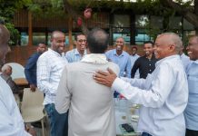Ra’iisul wasaare Rooble oo lagu bogaadiyay dadaalkii uu ku bixiyay qabsoomidda doorashooyinkii dalka