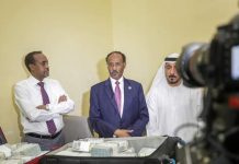 Ra’iisul Wasaaraha Xukuumadda Federaalka Soomaaliya Mudane Maxamed Xuseen Rooble oo Imaaraaadka deeq lacageed oo ay abaarta Soomaaliya ugu tala gashay ka gudoomay