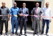 Guddoomiyaha Gobolka Banaadir oo xariga ka jaray dhismaha Gudiga Gaadiidka Bajaajka Gobolka Banaadir