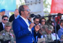 Madaxweynaha Soomaaliya oo Tababar u soo xiray Saraakiil iyo Saraakiil xigeeno dhameeyay Dugsiga Tababarka Ciidamada Soomaaliyeed ee Turksom