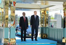 Madaxweyne Xasan Sheekh Maxamuud iyo wafdi uu hoggaaminayo oo si diirran loogu soo dhaweeyey qasriga madaxtooyada Turkiga ee Ankara.