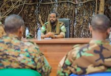 Madaxweynaha Jubaland oo kulan la qaatay Saraakiisha Ciidanka Xoogga dalka ee Dhoobley ka hawlgala