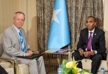 Ra’iisal wasaaraha JFS oo la kulmay Safiirka Mareykanka ee Soomaaliya