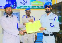 Taliyaha qaybta booliska gobolka Nugaal oo xilalkii u kala wareejiyay taliyihii hore ee saldhiga iyo midka cusub ee saldhigaas