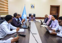 Wasiirka arrimaha gudaha XFS oo la kulmay madaxda waaxda xalka waara ee wasaaradda.
