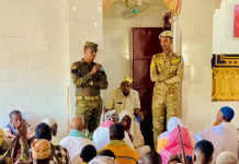 Saraakiil ka tirsan Ciidanka Xoogga oo boqolaal dad ah kula hadlay Masjidka weyn ee Bariire