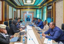 Wasiiru dowlaha xafiiska Ra’iisul wasaaraha XFS oo Hay’adda Maareynta Musiibooyinka Qaranka ka dhagaystay warbixin la xiriirta halka ay marayaan hawlaha gurmadka qaran ee abaaraha