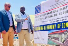 Wasiirka wasaaradda howlaha guud ee Galmudug oo dhagax-dhigay suuq casri ah