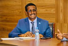 WASIIRKA GANACSIGA XFS OO BANGIYADA GANACSIGA EE DALKA KU AMRAY JOOJINTA LACAGAHA AY KOOXDA ARGAGIXISADA EE AL-SHBAAB KA QAADAAN BANGIYADA