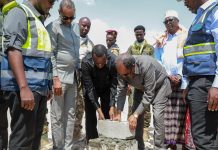 Madaxwynaha JFS oo dhagax dhigay dhismaha garoonka diyaaradaha degmada Cadale