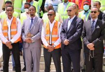 Wasaaradda Xanaanada Xoolaha Dhirta iyo Daaqa XFS oo Shan neef oo geela iyo deeq lacageed ku wareejisay Hay’adda maareynta Masiibooyinka Qaranka