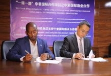 Wasiirka Kalluumeysiga iyo Kheyraadka Badda XFS oo heshiis kalluumeysi la saxiixatay Shirkad Shiines ah