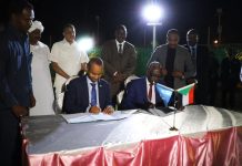 Wasiirka gaashaandhigga XFS oo dhiggiisa Suudaan la saxiixdey heshiis is afgarad ah.